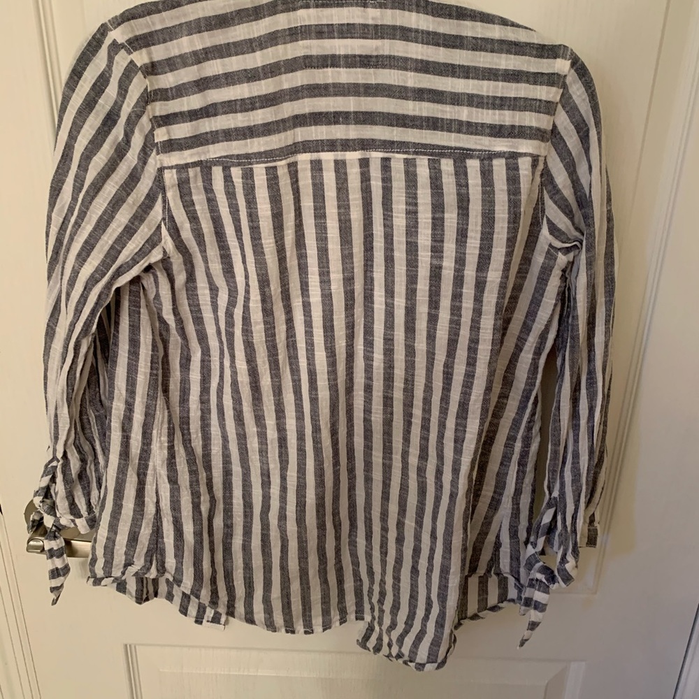 Abercrombie And Fitch Button Down Size Medium - image 3